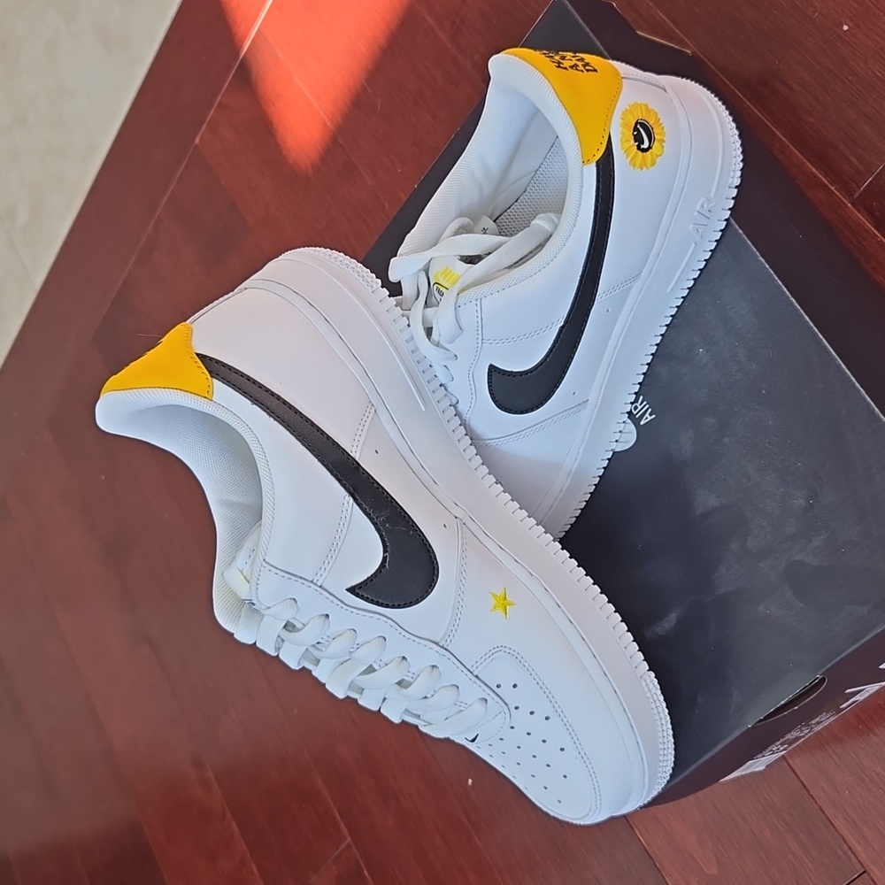 Copy NEVER WORN. Men's 8.5 Air force 1 '07 LV8 2
